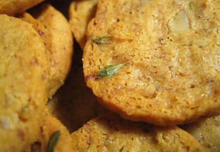 Pecan Thyme Cheddar Crackers