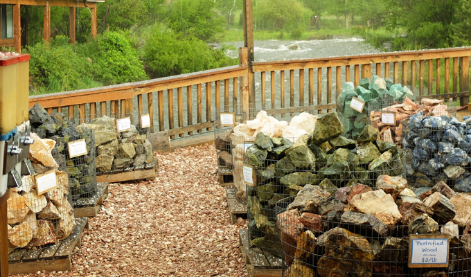 Roses Rock Shop in Estes Park Colorado